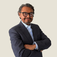 YO CON FONDO RECORTADO